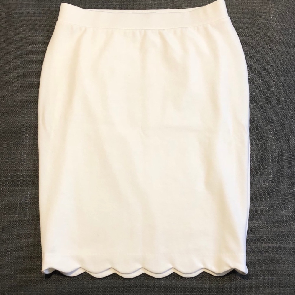 Scalloped Hem Pencil Skirt